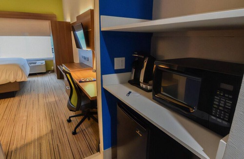Pike House | Stylish & Inviting King Room w/ Free Breakfast!