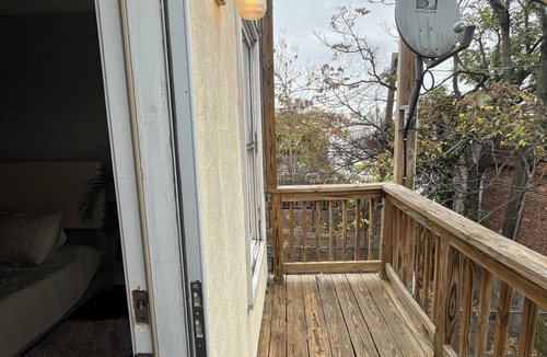 Downtown Baltimore House | Stylish Townhouse by Carrol Park, M&T Bank Stadium