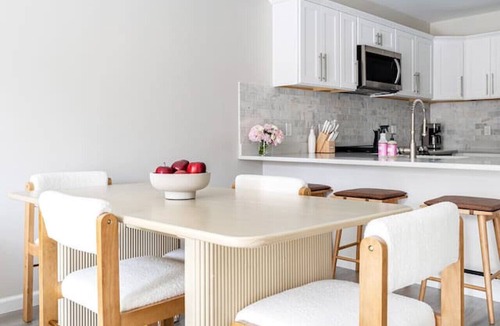 Downtown Apartment | Stylish Yale at Wooster Square + Washer & Dryer
