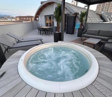 Terni Apartment | Suite Panoramic Attico con Jacuzzi Privata