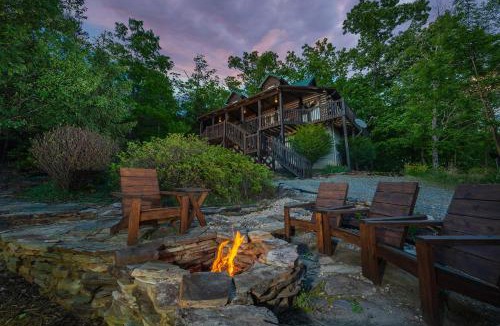 Vein Mountain House | Summit Sunsets Pets & Year-Round Mountain Views!