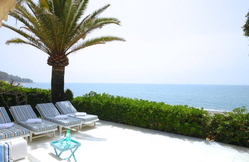 Golden Mile Villa | Sun-filled Front line beach villa in Marbella