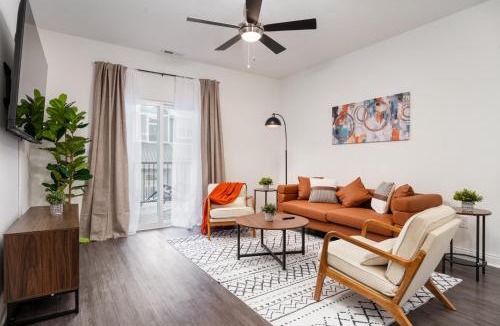 Whitestown Apartment | Sunrise Glow Spacious 2BR 2BA 2 King Beds Gym WFH