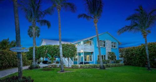 Fort Pierce Shores Villa | Sunrise Views & Beach Access - BBQ & Free Parking