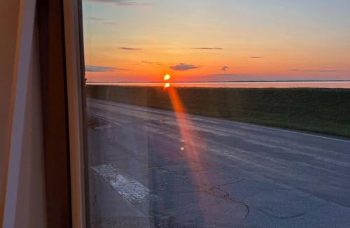 Vickery Cottage | Sunset View Bayfront Cottage