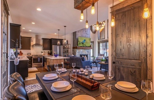 Elk Park Cabin | Sunset VIEWS! Lux Cabin w Firepit + Hot Tub