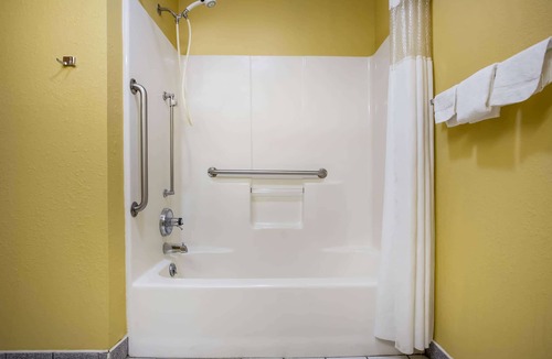 Crawfordsville Hotel | Super 8 by Wyndham Crawfordsville