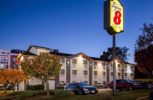 College Park Hotel | Super 8 by Wyndham College Park Wash DC Area