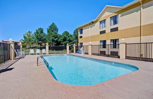 Hernando Hotel | Super 8 by Wyndham Hernando