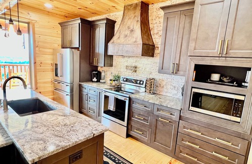 Kodak Cabin | The Heavenly View Hot tub Sauna MNT view WC accessible