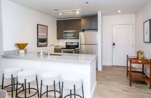 Oxford Condo | The Middle Ground