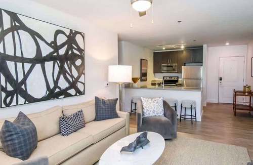 Oxford Condo | The Middle Ground