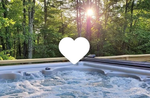 Logan Cabin | The Penguin Igloo: Unique Geodesic Dome in Hocking Hills with Hot Tub + Fire Pit