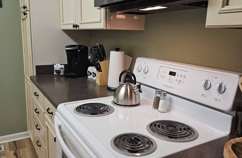 Mayfield House | The Sherman House - Cozy, quiet 3-bedroom home in beautiful Mayfield Ky