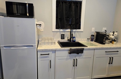 Russell Springs House | The Sleepover is a tiny house with 1 bedroom and 1 bath