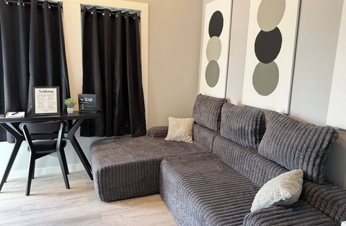 Russell Springs House | The Sleepover is a tiny house with 1 bedroom and 1 bath