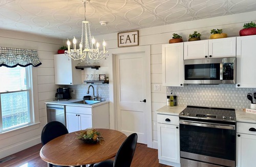 Long View Apartment | The Wright Flyer, near to aviation museum