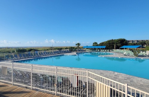 Folly Field Villa | Top floor ocean view & sunrises for 6/Hilton Head Beachfront resort/pickleball