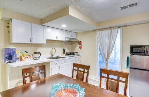 Alexandria Apartment | Tranquil 1-bed apt sleeps 4 overlooking Indian Creek Gorge w/WiFi, AC & hot tub