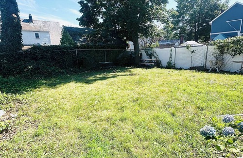 Hempstead House | "Tranquil Getaway: Stay Serenity in Suburban Bliss!"