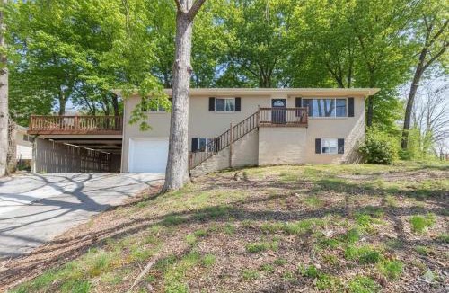 Rossville House | Travis' Place - Convenient and Affordable Location