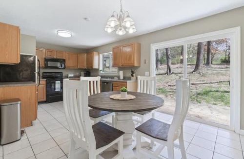 Rossville House | Travis' Place - Convenient and Affordable Location
