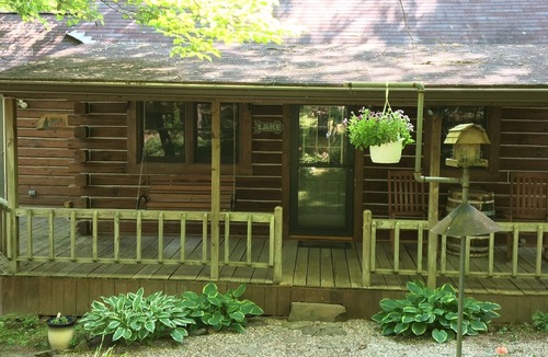 Birdseye Cabin | True Log Cabin! Sleeps 6! Close to park entrance! Free park pass!