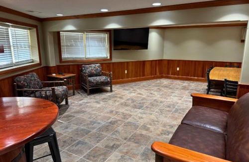 Marshall Hotel | Turkey Run Inn & Cabins