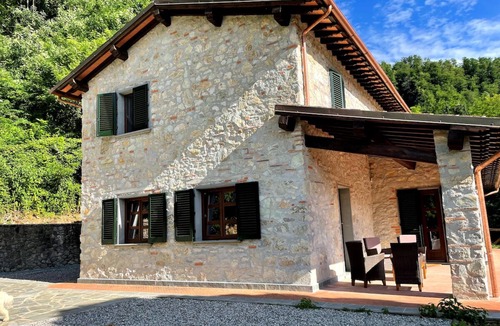 Nozanno Villa | Tuscan villa for 8 people with pool near Lucca.