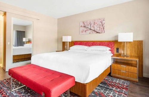 West End Hotel | Two 1BR King Suites | 5-Min Drive to White House | Free Breakfast w/Pool Access
