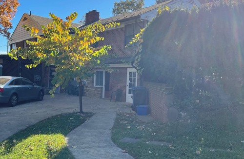 Silver Spring House | Two DB Beds Room, Bathroom, Shower, Fridge, MW, TV, Wifi - 69 night 1st guest.