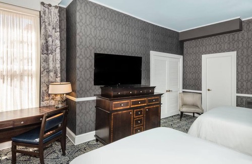Historic District Hotel | Unique Victorian Stay | Steps from Waterfront | 0.1mi to State House