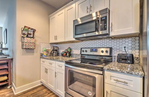 Bowling Green Apartment | Updated Apt: 1 Mi to Western Kentucky University!