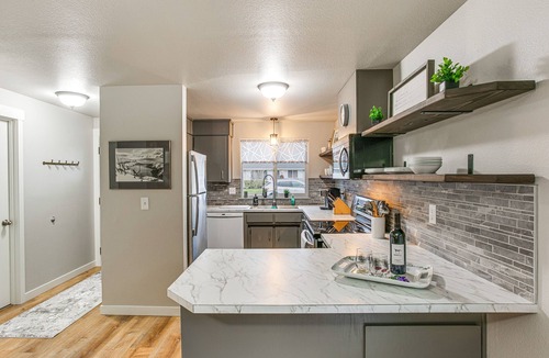 Enumclaw House | Updated Duplex Home < 1 Mi to Downtown Enumclaw!