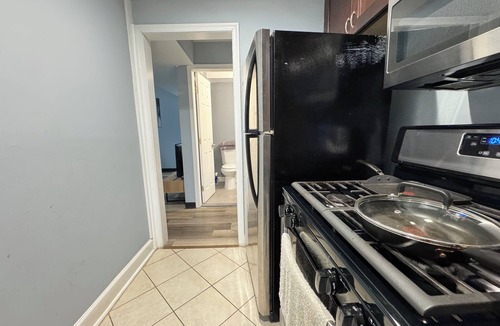 Anacostia Apartment | Updated Modern Apartment 2BR Easy Parking