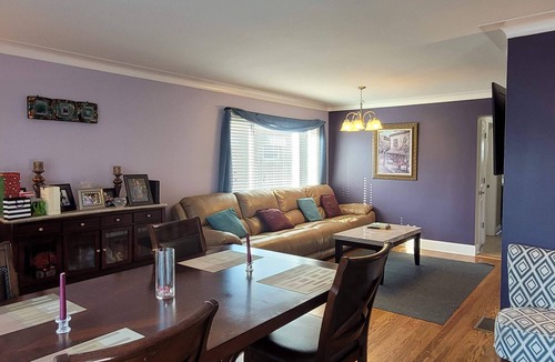 Evergreen Park House | Upscale Suite in Home by Chicago Hospitals/Dining -1200 sqft Suite