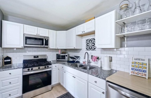 Paw Creek House | Uptown 3BR Oasis - Ice Bath, Firepit, Private Yard