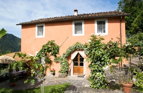 Nozanno Villa | Very private villa, pool, 12 km to Lucca, walk to restaurant, amazing views