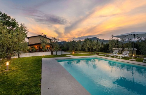 Lucca Villa | Villa Amore, a Romantic Hilltop Farmhouse in Lucca
