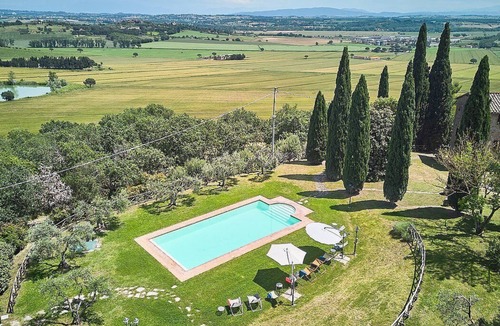 Agello Villa | Villa Cataldo: A characteristic and welcoming three-story ancient house situated a few miles from the shores of Lake Trasimeno, with Free WI-FI.