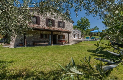 Acqualagna Villa | Villa Colombaia - Private villa, 3 bedrooms, pool, A/C, wifi, pets, Marche