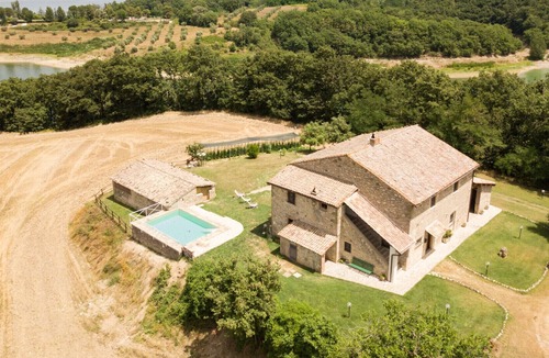 Corbara Villa | Villa Corbara - Villa with pool facing the Corbara Lake in Umbria