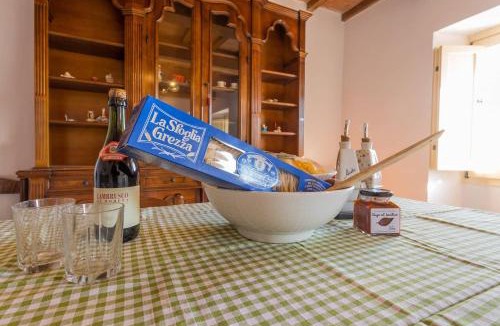 Sigillo Apartment | Villa Costanzi: Comfy Apartment Below The Cucco