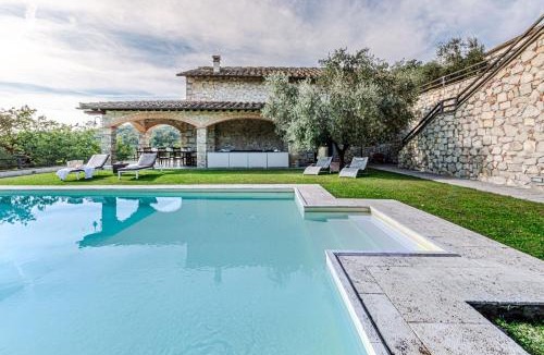 Calenzano Villa | Villa Crociferi