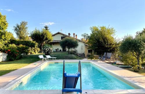 Montelirossi Apartment | Villa immersa nella Serenità