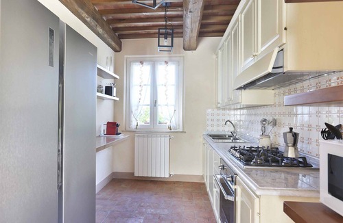 Cascine-La Croce Villa | Villa in Colle Di Compito with 5 bedrooms sleeps 9