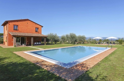 Cascine-La Croce Villa | Villa in Colle Di Compito with 5 bedrooms sleeps 9