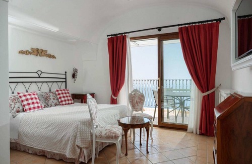 Nocelle Apartment | Villa in Nocelle with Amalfi Coast Views