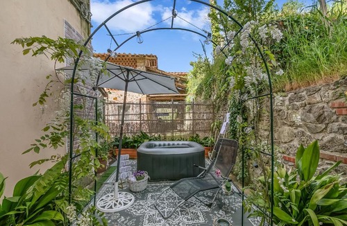 Lucca House | Villa Mon Paradis Love with Garden and Hot Tub