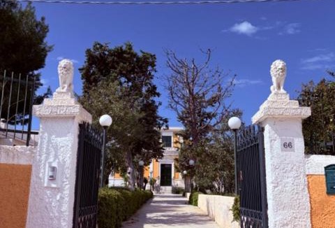 Trani House | VIlla Monte D'Alba